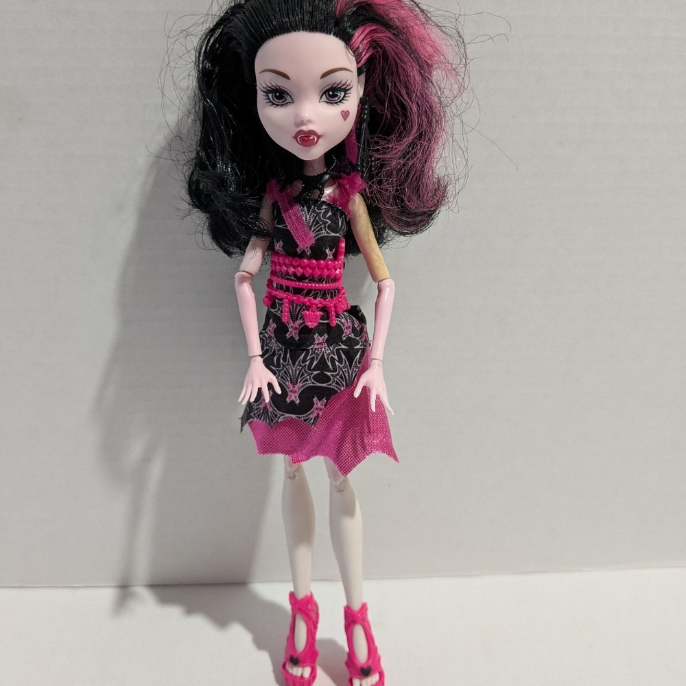 Monster High Draculaura Frights Camera Action dress Accessories Mattel